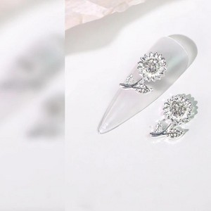 Бижу сребрист слънчоглед с камъни B31